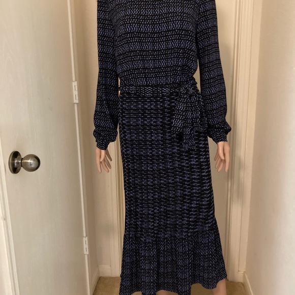 NWT Ann Klein women Long Sleeve Dress -Size Medium - Picture 4 of 7